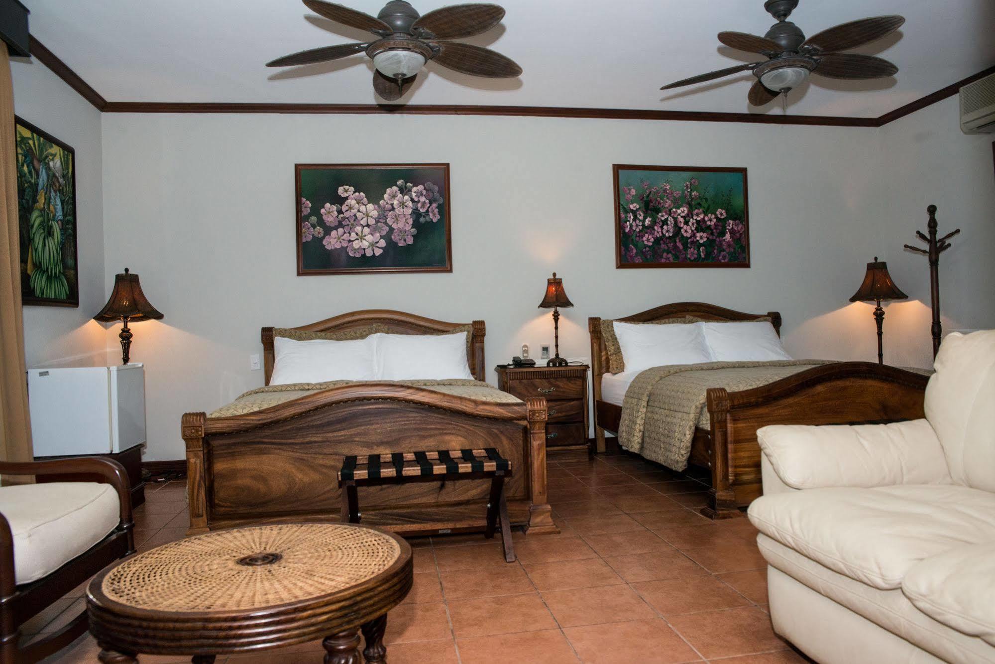 Hotel Casa Roland Golfito Resort Экстерьер фото